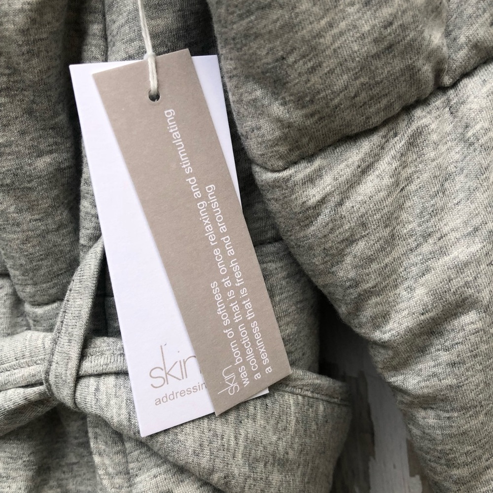 Skin Quilted Sonya Robe 4 XL NWT Eye Mask Gray - Picture 11 of 16